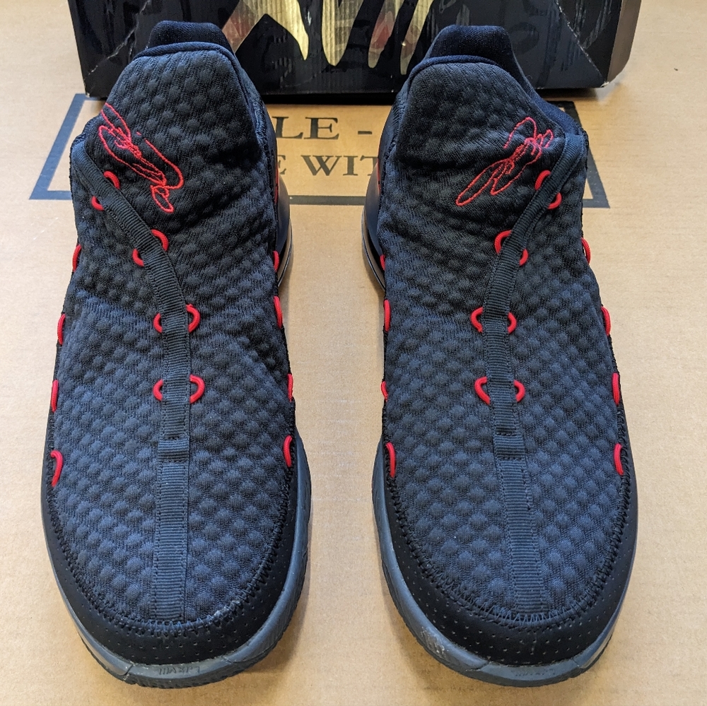 Nike LeBron 17 Low Basketball Shoes "Black/University Red"
